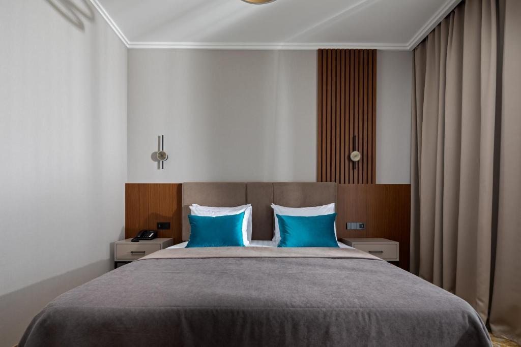 Двухместный (Двухместный номер с 1 кроватью или 2 отдельными кроватями и видом на море) отеля Атмосфера, Геленджик