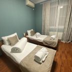 Стандарт с личной  внешней ванной комнатой (рядом с номером)