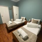 Стандарт с личной  внешней ванной комнатой (рядом с номером)