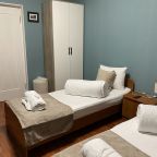 Стандарт с личной  внешней ванной комнатой (рядом с номером)