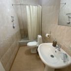 Эконом с большой кроватью - ванная комната личная рядом