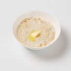 Завтрак состоит из 2 блюд  на фото овсяная каша