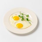 Завтрак состоит из 2 блюд - на фото 1 блюдо