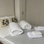 Эконом с большой кроватью с личной ванной комнатой рядом