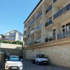 Парковка автомобилей служащим гостиницы, Гостевой дом Черноморская Звезда