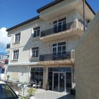 Парковка автомобилей служащим гостиницы, Гостевой дом Черноморская Звезда