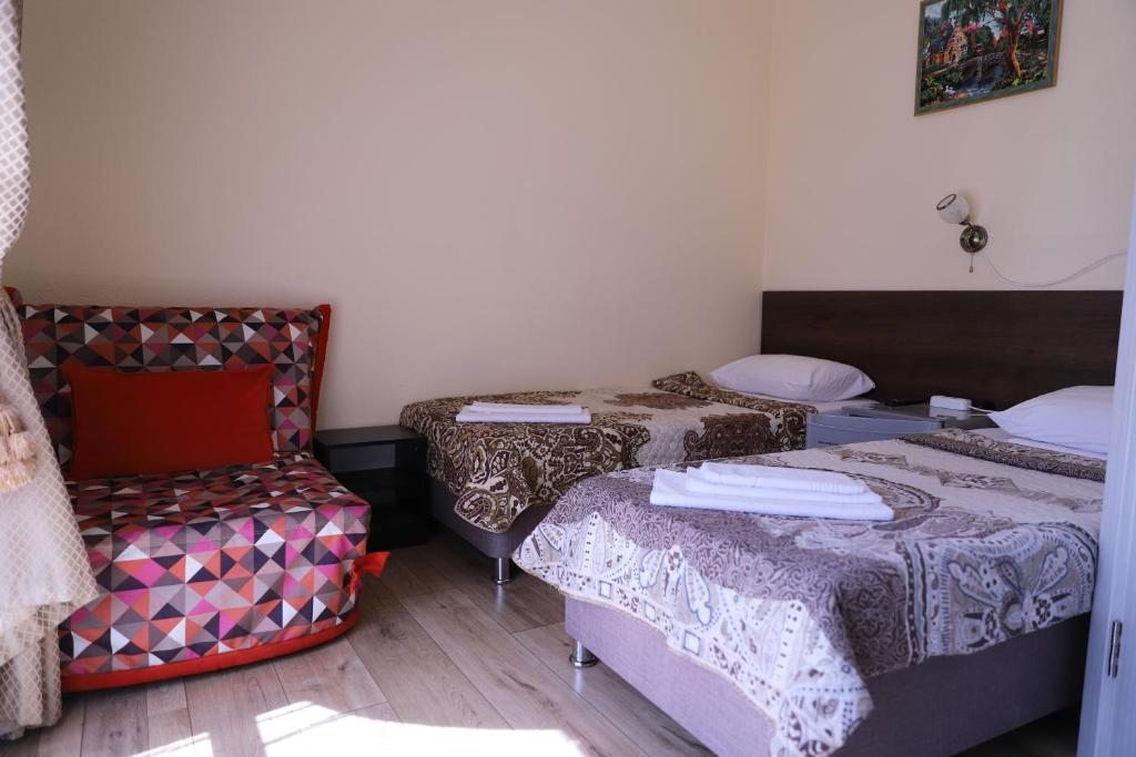 Двухместный (Двухместный номер с 1 кроватью или 2 отдельными кроватями и собственной ванной комнатой) гостевого дома ИРЭН, Дивноморское