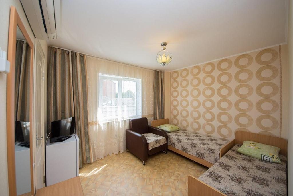 Двухместный (Двухместный номер с 2 отдельными кроватями и дополнительной кроватью), Гостевой дом на Кати Соловьяновой 95