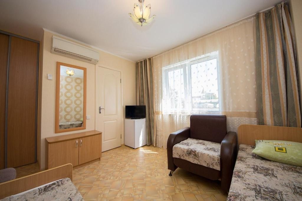 Двухместный (Двухместный номер с 2 отдельными кроватями и дополнительной кроватью), Гостевой дом на Кати Соловьяновой 95