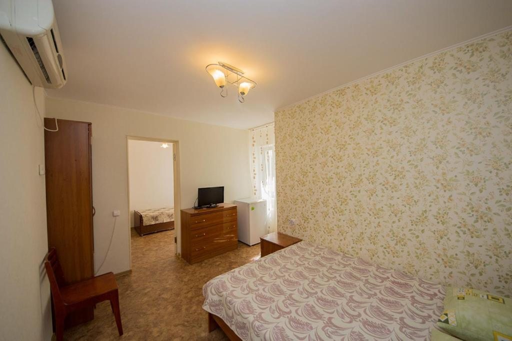 Семейный (Cемейный номер с собственной ванной комнатой), Гостевой дом на Кати Соловьяновой 95