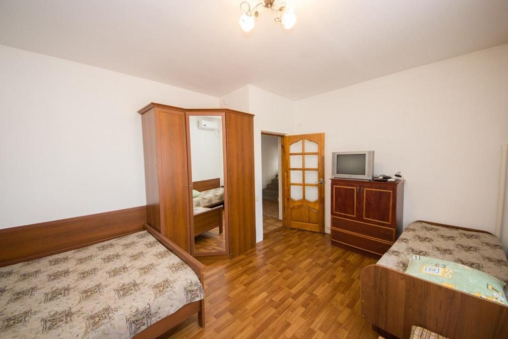 Четырехместный (Четырехместный номер с общей ванной комнатой), Гостевой дом на Кати Соловьяновой 95