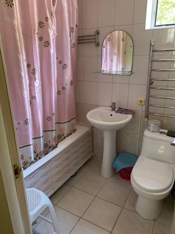 Семейный (Семейный номер с ванной комнатой), Гостевой дом на Кати Соловьяновой 95