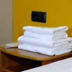 Чистые, белоснежные полотенца.