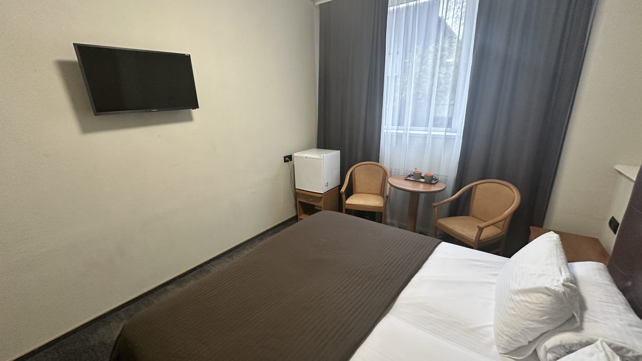 Комфортный двухместный номер в классическом спокойном стиле.