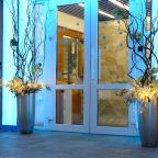 Главный вход в отель.