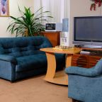 Зона отдыха с бытовыми приборами и играми.