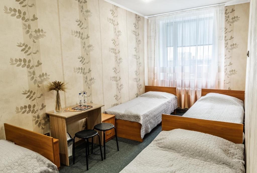Номер (Односпальная кровать в общем номере) отеля Парус, Тюмень