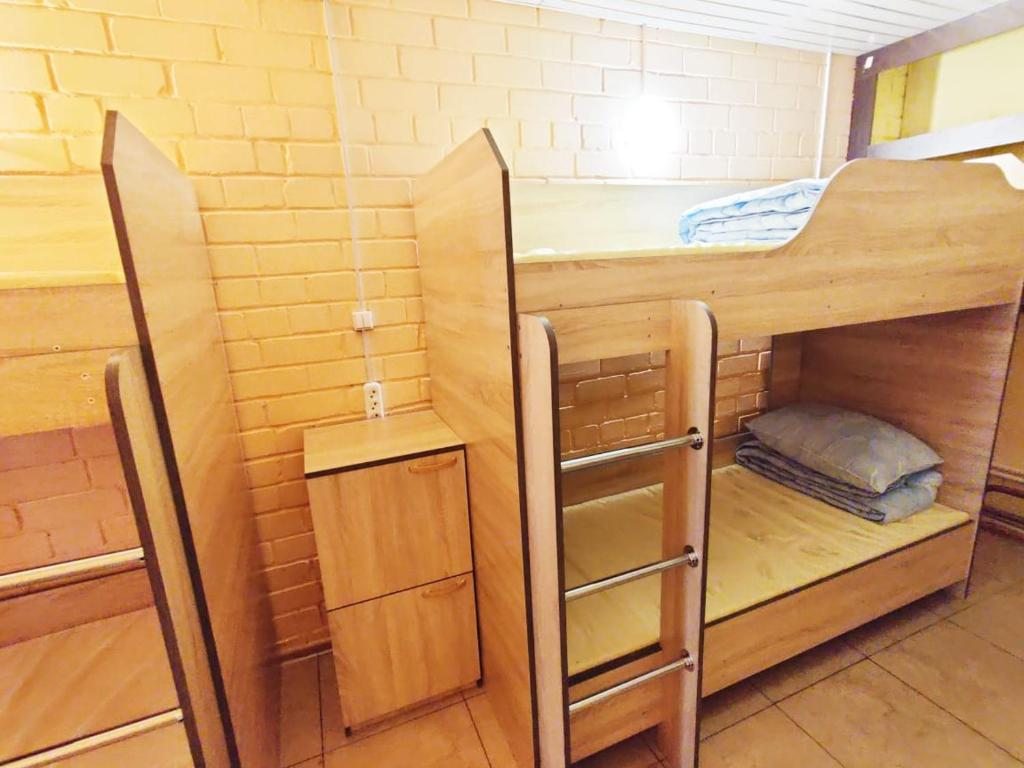 Двенадцатиместный (Койко-место в 12-местном мужском номере) хостела На Амурской, Москва