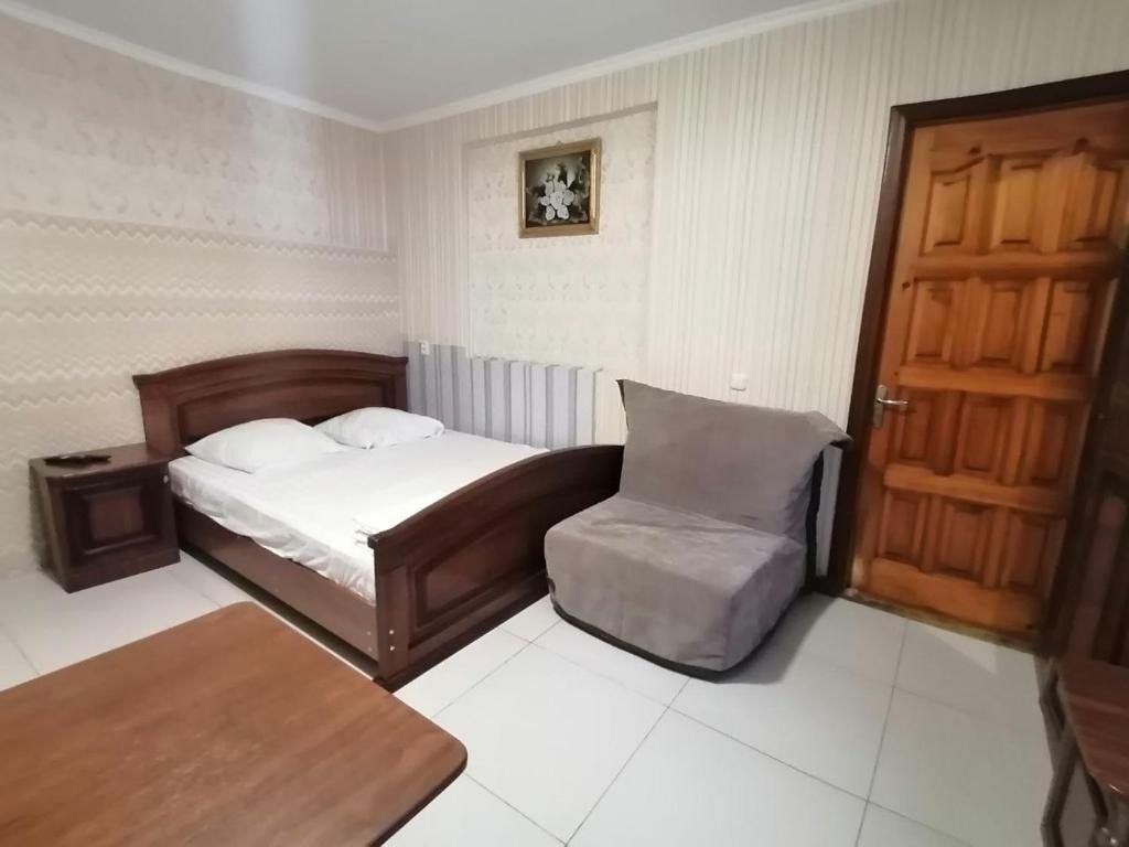 Трехместный (Трехместный номер с основными удобствами), Гостевой дом Эмилия на Православной