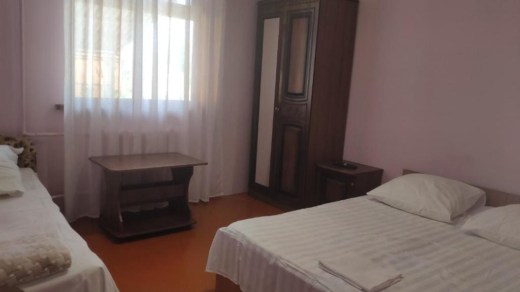 Четырехместный (Классический четырехместный номер), Гостевой дом Эмилия на Православной