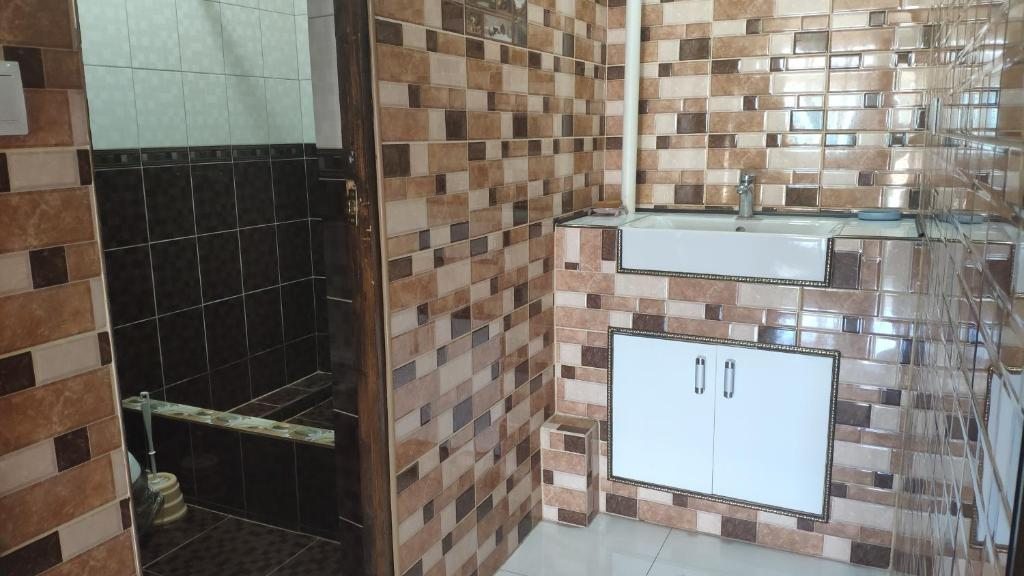 Трехместный (Трехместный номер эконом-класса с общей ванной комнатой), Гостевой дом Эмилия на Православной