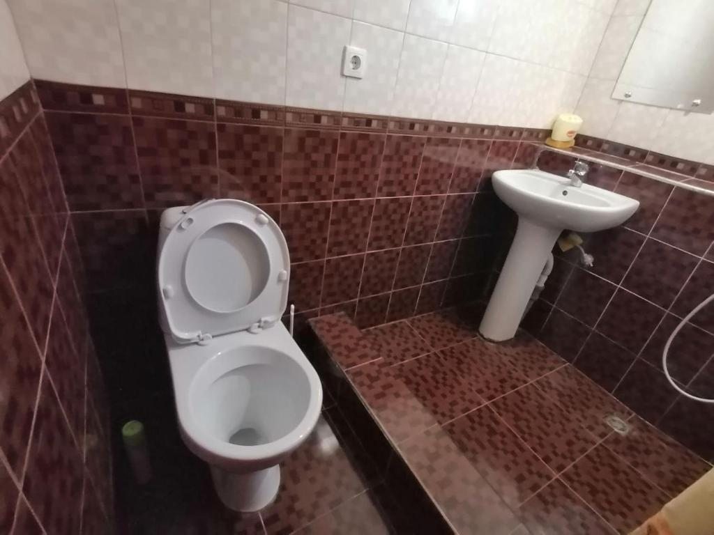 Трехместный (Трехместный номер с балконом), Гостевой дом Эмилия на Православной