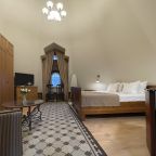 Полулюкс (Мансардный в башне), Отель Усадьба Адмирала Лазарева