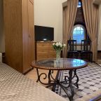 Полулюкс (Мансардный в башне), Отель Усадьба Адмирала Лазарева