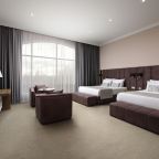 De Luxe (Twin), Отель Central City