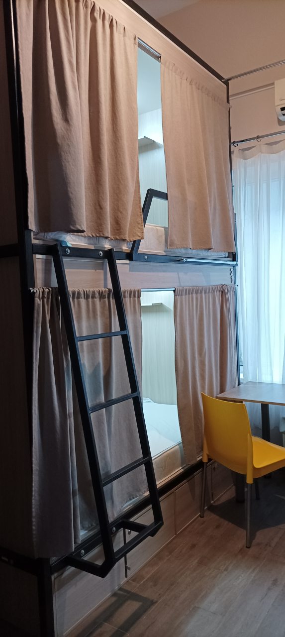 Шестиместный (Односпальная кровать-капсула в общем номере для мужчин с 6 кроватями) хостела Лайфхакер, Москва