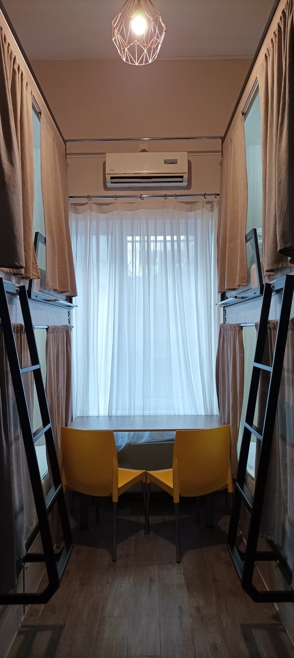 Восьмиместный (Односпальная кровать-капсула в общем 8-местном номере для мужчин и женщин) хостела Лайфхакер, Москва