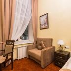 Номер Делюкс с кроватью King-Size, креслом и видом на город