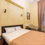 Номер Делюкс с кроватью King-Size, креслом и видом на город