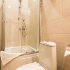 Номер Делюкс с кроватью King-Size, креслом и видом на город