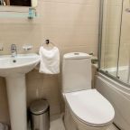 Номер Делюкс с кроватью King-Size, креслом и видом на город