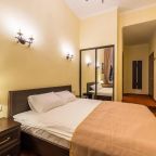 Номер Делюкс с кроватью King-Size, креслом и видом на город