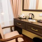 Номер Делюкс с кроватью King-Size, креслом и видом на город