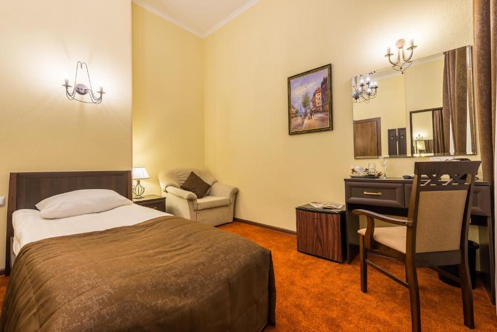 De Luxe (Делюкс с двумя раздельными кроватями и креслом) мини-отеля Соло Морская, Санкт-Петербург