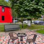 Своя ухоженная территория, Гостиница Boomerang