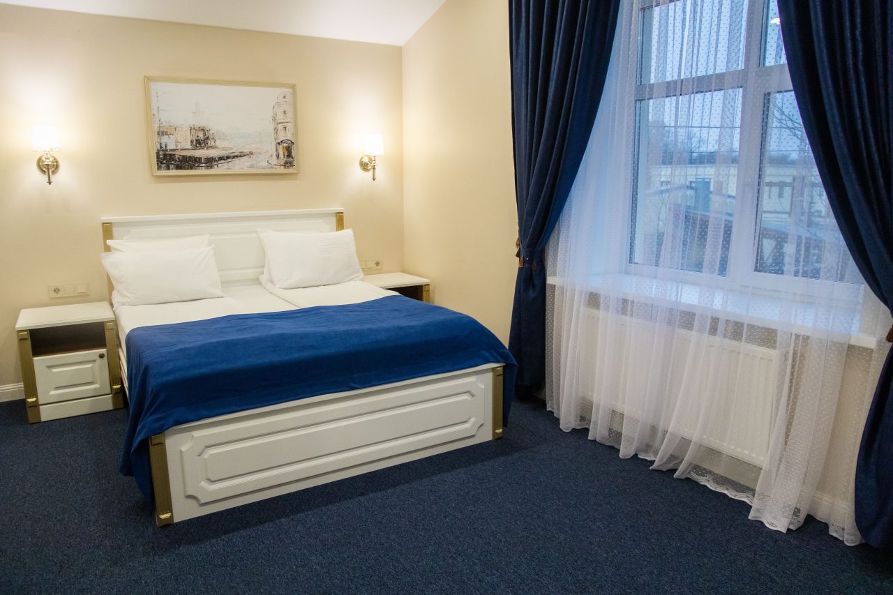 Двухместный (Княжеский), Гостиница Ангельская