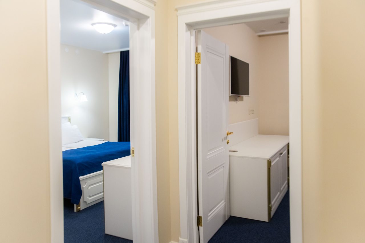 Двухместный (Княжеский), Гостиница Ангельская