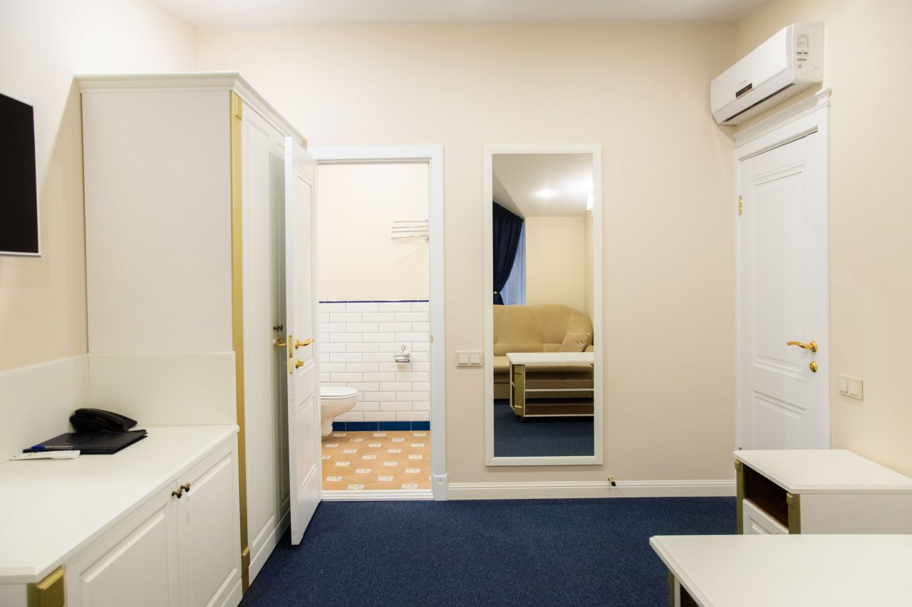 Двухместный (Княжеский), Гостиница Ангельская