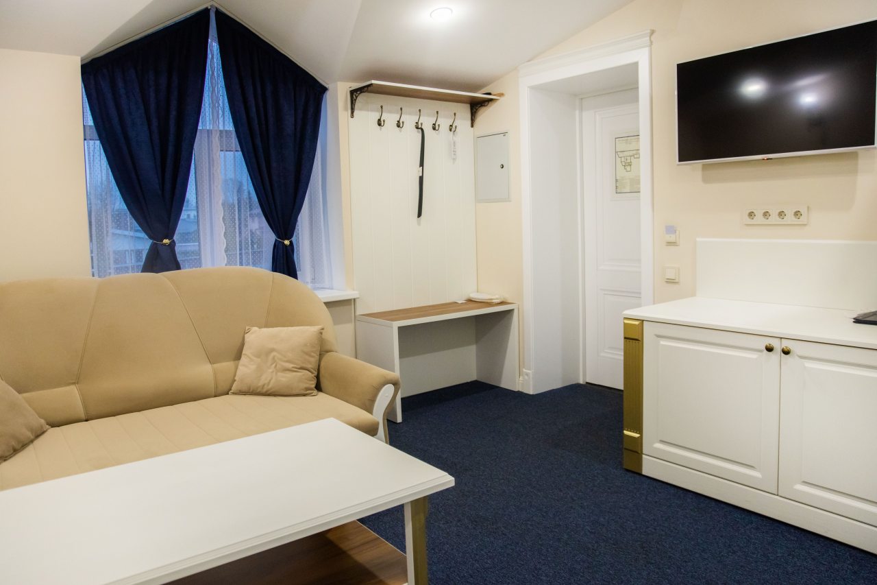 Двухместный (Княжеский), Гостиница Ангельская