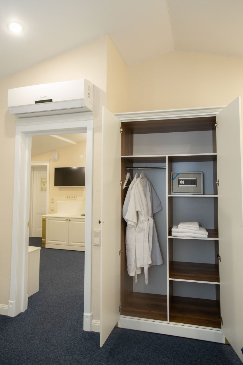 Двухместный (Княжеский), Гостиница Ангельская