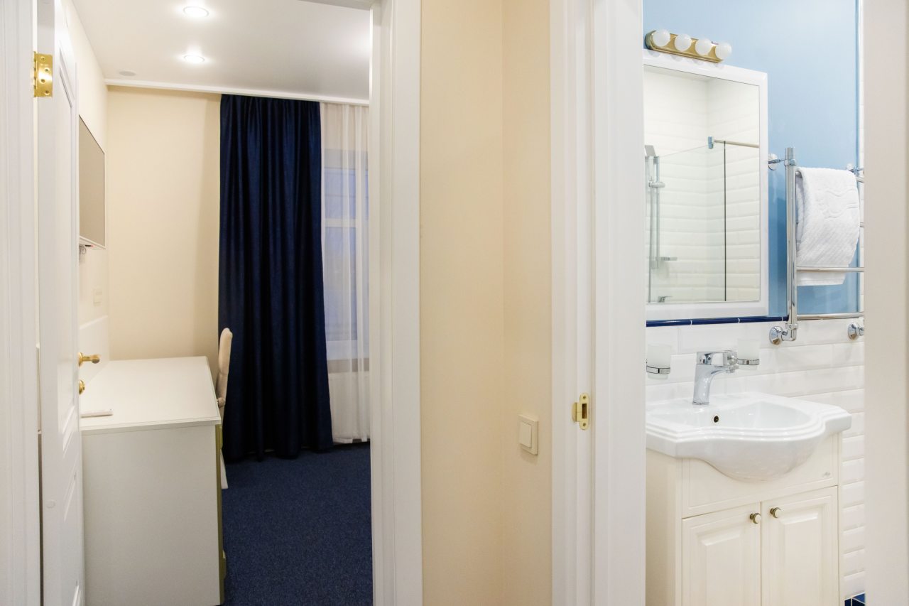 Двухместный (Княжеский), Гостиница Ангельская