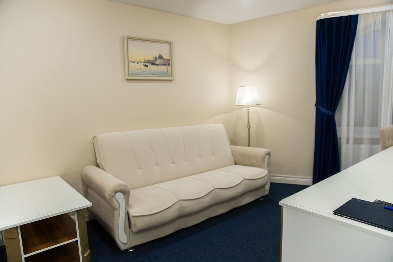 Люкс, Гостиница Ангельская