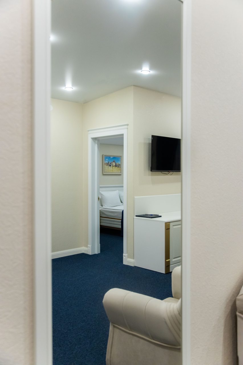 Люкс, Гостиница Ангельская