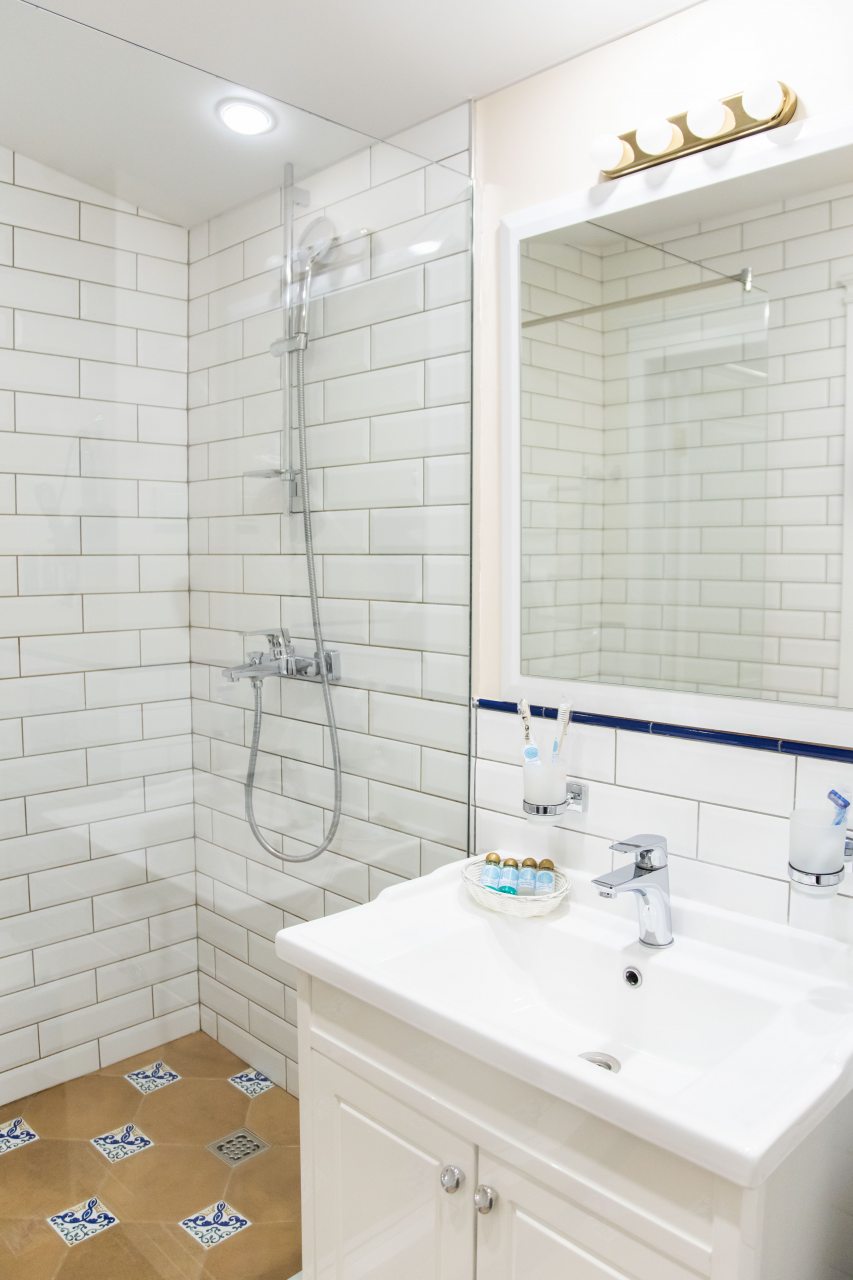 Люкс, Гостиница Ангельская