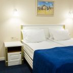 Люкс (Люкс Мансард), Гостиница Ангельская