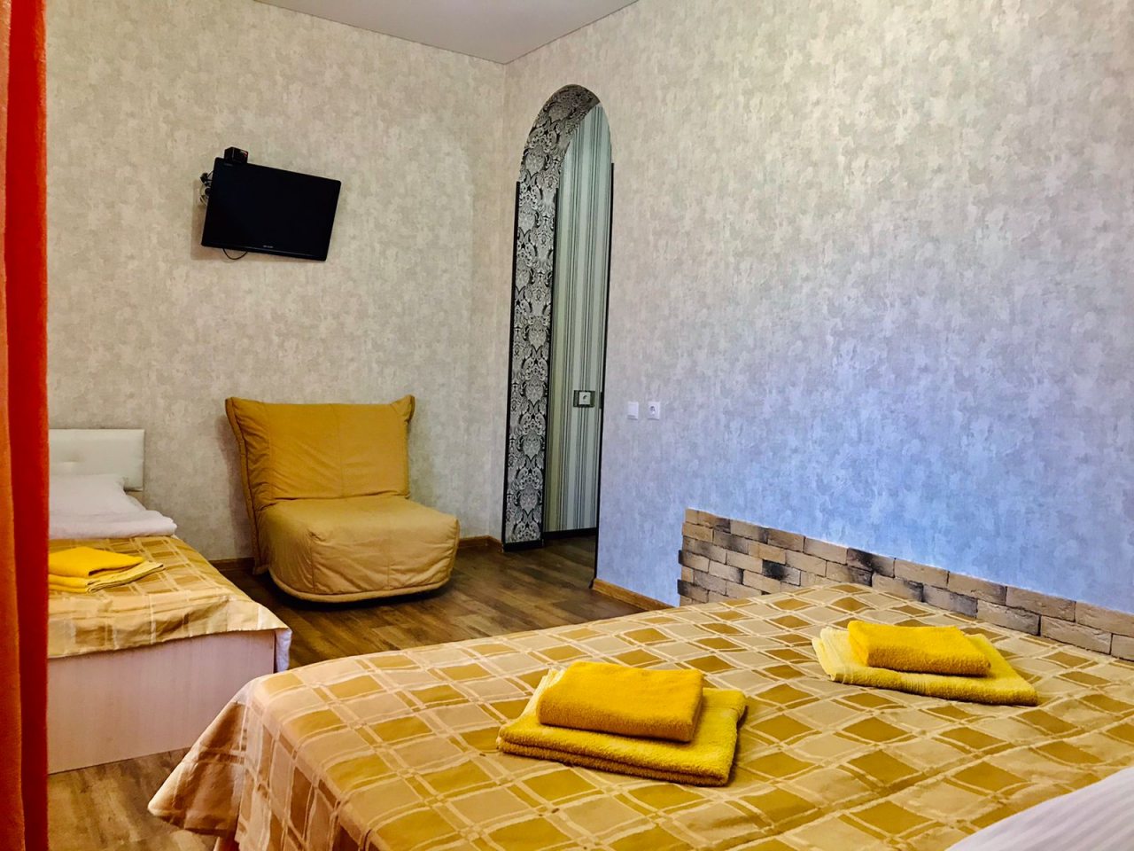 Трехместный (Комфорт плюс 3-х/м с балконом), Гостевой дом С дельфинами